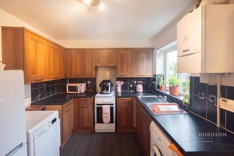 2 bedroom terraced house to rent, Kestrel Square, Downhill, Sunderland