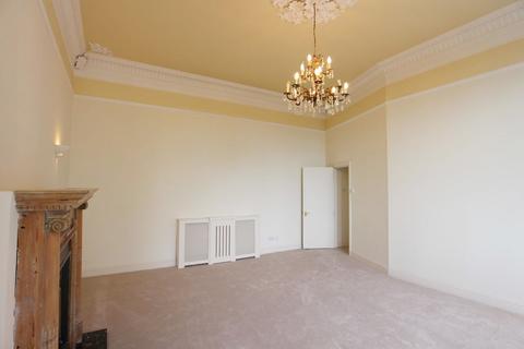 2 bedroom flat to rent, Marine Parade, Brighton BN2