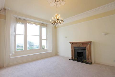 2 bedroom flat to rent, Marine Parade, Brighton BN2