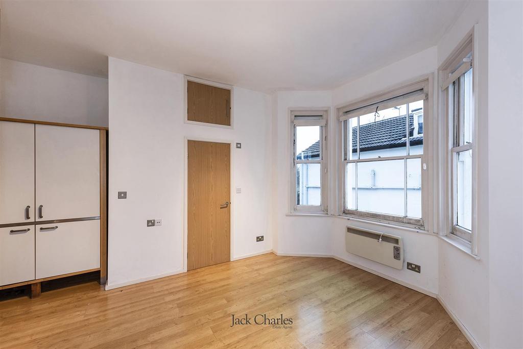 Flat 10, 58 Upper Grosvenor Rd, TN1 2 BH 003.jpg