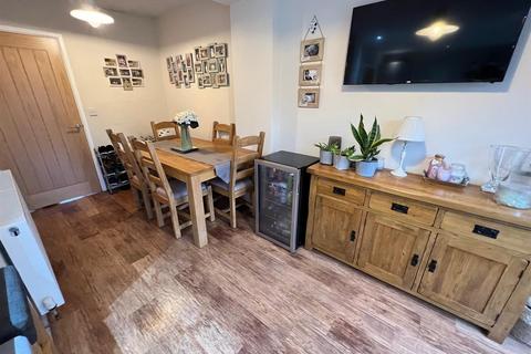 77 Planks Lane, Wombourne, Wolverhampton, WV5 8DX