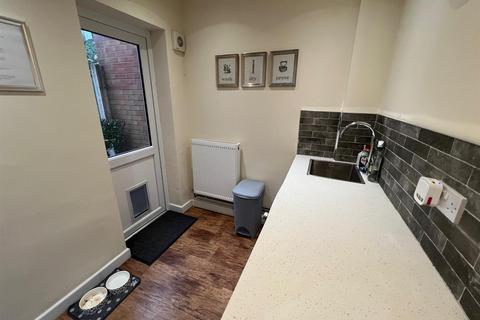 77 Planks Lane, Wombourne, Wolverhampton, WV5 8DX