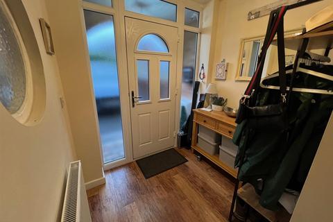 77 Planks Lane, Wombourne, Wolverhampton, WV5 8DX
