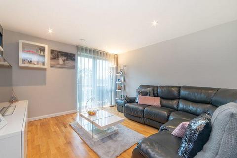 2 bedroom flat for sale, Franklin Court, Brook Road, Borehamwood