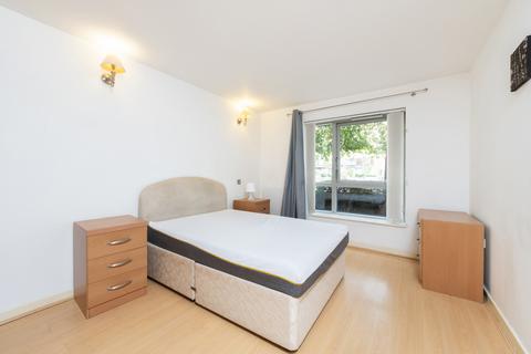 2 bedroom flat to rent, Holly Court, West Parkside, London