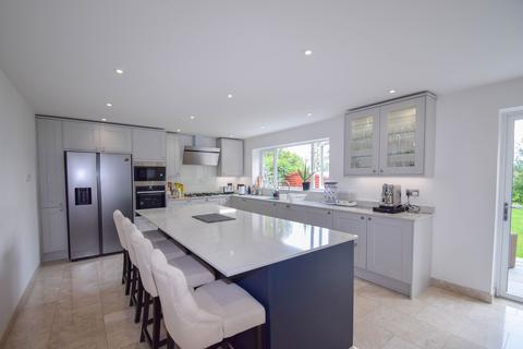 5 bedroom detached house for sale, London Road, Milton Keynes MK5