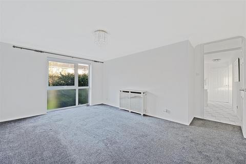 2 bedroom apartment to rent, Shurland Avenue, Barnet EN4