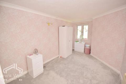 1 bedroom flat for sale, Clifton Drive North, Lytham St Annes, Lytham St. Annes, Lancashire, FY8 2SU