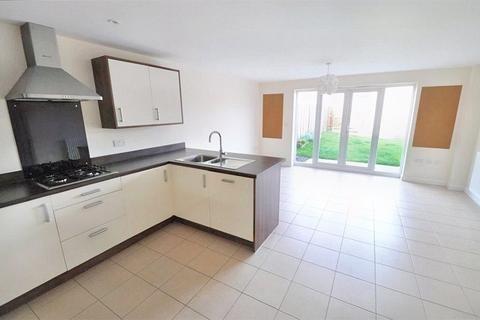 3 bedroom terraced house to rent, Lawley Way, Worcestershire WR9