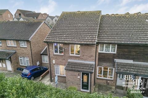 1 bedroom maisonette for sale, Laing Close, Hainault