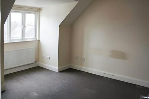 2 bedroom flat to rent, Hamlet Court Road, Westcliff On Sea, SS0