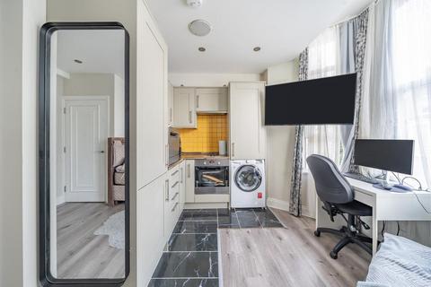 Studio for sale, Weltje Road, Hammersmith