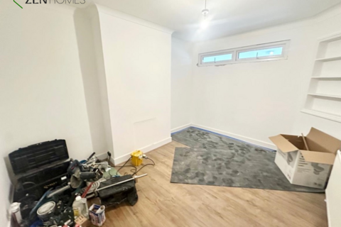 2 bedroom flat to rent, London N9