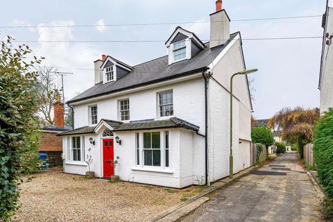 5 bedroom detached house for sale, Reading Road South, Hampshire GU52