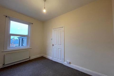 3 bedroom terraced house to rent, Garfield Road, Scarborough YO12