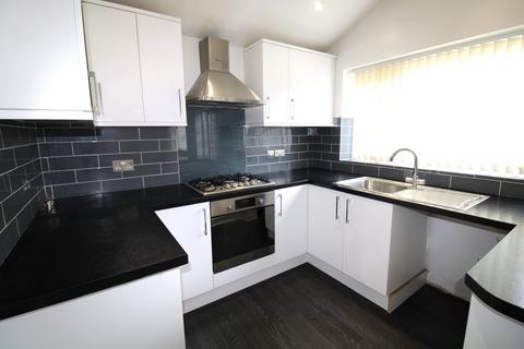 3 bedroom semi-detached house to rent, Malvern Avenue, Ashton-Under-Lyne OL6