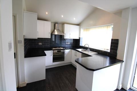 3 bedroom semi-detached house to rent, Malvern Avenue, Ashton-Under-Lyne OL6