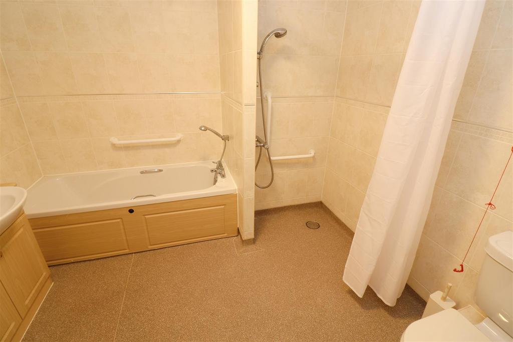 Bath / Shower Room / WC