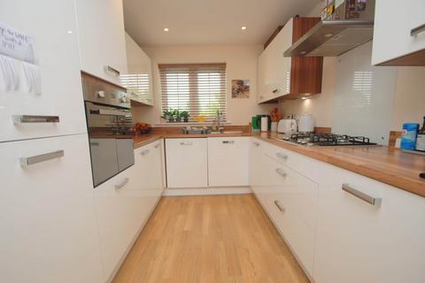 3 bedroom terraced house to rent, Honeysuckle Close, Norwich NR4