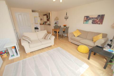 3 bedroom terraced house to rent, Honeysuckle Close, Norwich NR4