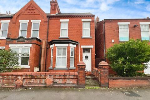 3 bedroom semi-detached house for sale, The Avenue, Leigh