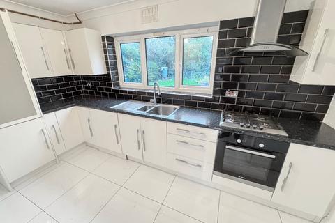 4 bedroom terraced house to rent, Stanwell, Staines-upon-Thames TW19