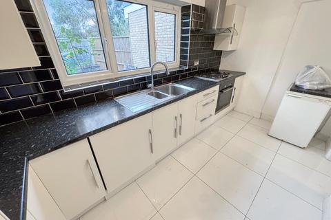 4 bedroom terraced house to rent, Stanwell, Staines-upon-Thames TW19