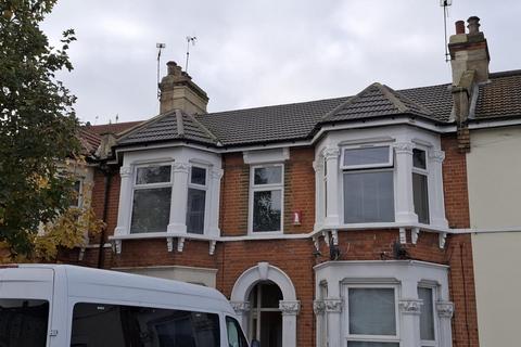 3 bedroom flat for sale, Richmond Road, Ilford, IG1