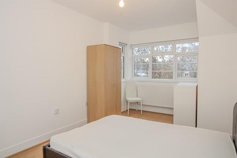 1 bedroom flat to rent, Crest Court, The Crest, Hendon, NW4