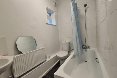 2 bedroom flat to rent, Westbury Avenue, N22