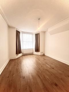 2 bedroom flat to rent, Westbury Avenue, N22