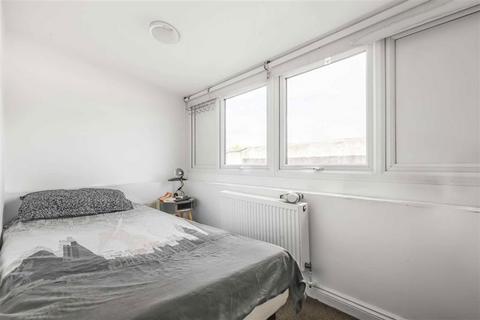 2 bedroom flat to rent, New Cross Road, London SE14