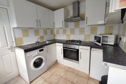 4 bedroom terraced house to rent, Jubilee Road, Southsea PO4