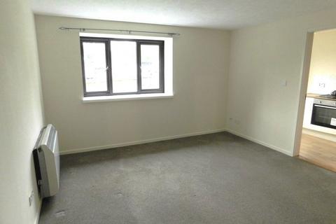 2 bedroom flat to rent, Woodhams Close