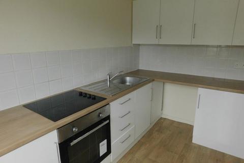 2 bedroom flat to rent, Woodhams Close