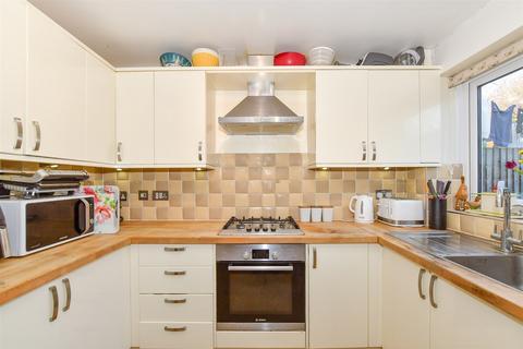 29 Bryant Close, Nettlestead, Maidstone, ME18 5EX