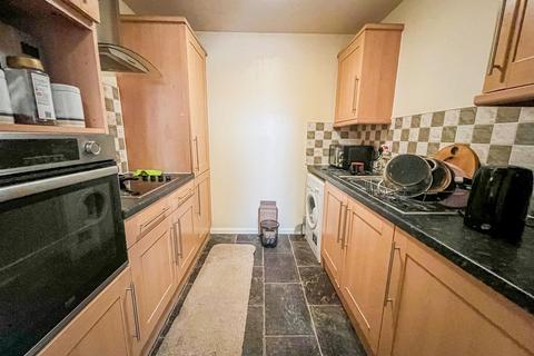 2 bedroom flat for sale, Ings Road, Wakefield WF1