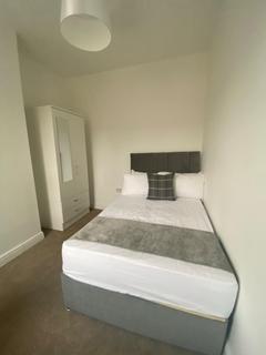 2 bedroom flat to rent, Parkfield Avenue, Manchester M14