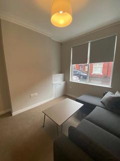 2 bedroom flat to rent, Parkfield Avenue, Manchester M14