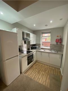 2 bedroom flat to rent, Parkfield Avenue, Manchester M14