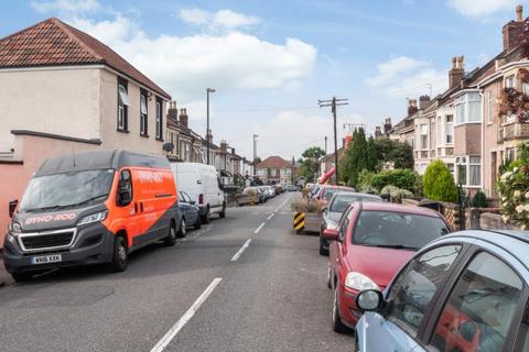 4 bedroom flat to rent, Ridgeway Road, Bristol BS16