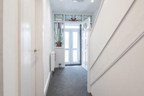 4 bedroom flat to rent, Staple Hill Road, Bristol BS16