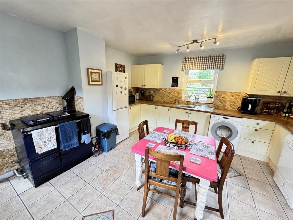 Kitchen dining room