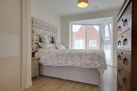 2 bedroom terraced house to rent, Ainslie Place, Lymington