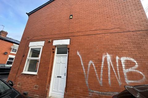 2 bedroom terraced house to rent, Sunny Brow Road, Manchester, M18