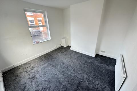 2 bedroom terraced house to rent, Sunny Brow Road, Manchester, M18