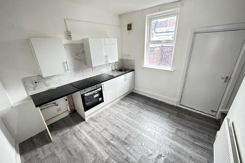 2 bedroom terraced house to rent, Sunny Brow Road, Manchester, M18