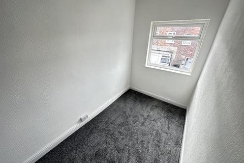 2 bedroom terraced house to rent, Sunny Brow Road, Manchester, M18