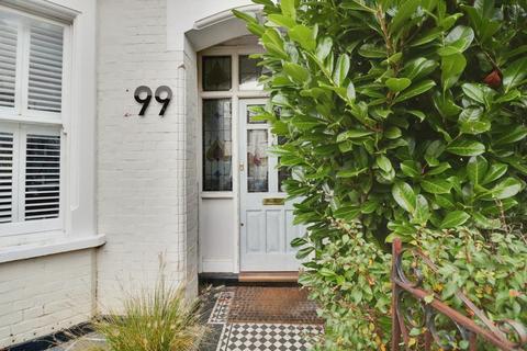 3 bedroom terraced house to rent, Beedell Avenue, Westcliff-on-sea, SS0