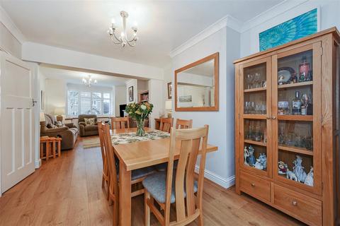 3 bedroom semi-detached house for sale, Chestnut Avenue, Andover